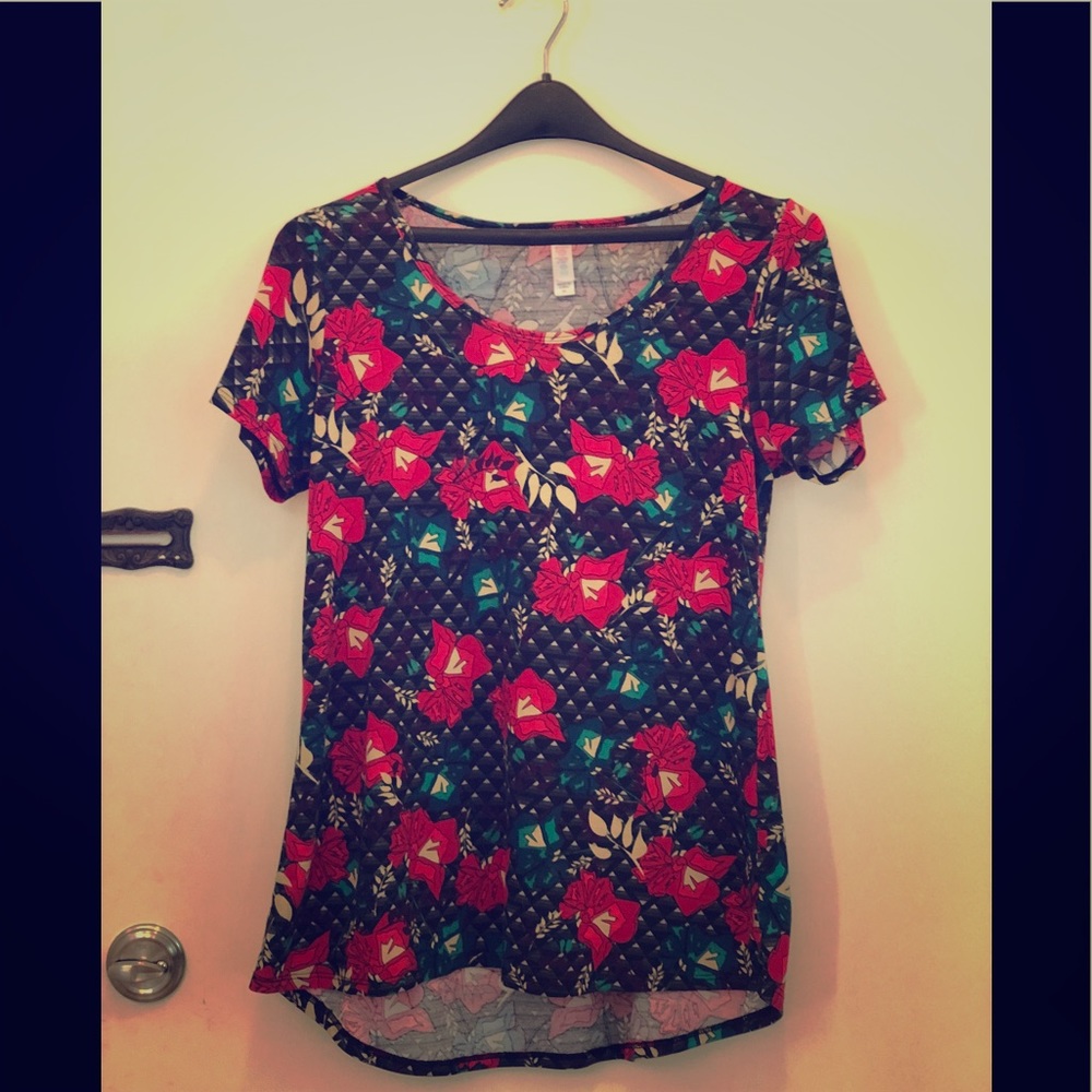 LuLaRoe Classic Tee. Red Floral Print.